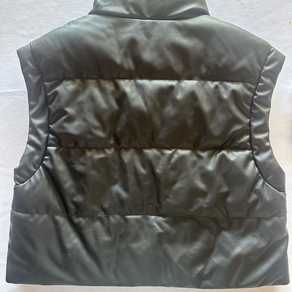 Zara Black Puffer Vest with Zipper Details - Picture 6 of 6